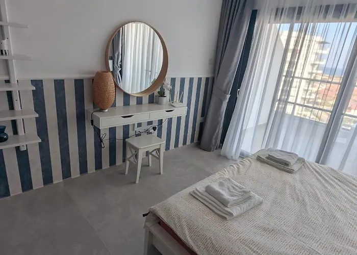 Caesar Blue Sea View Apartament *