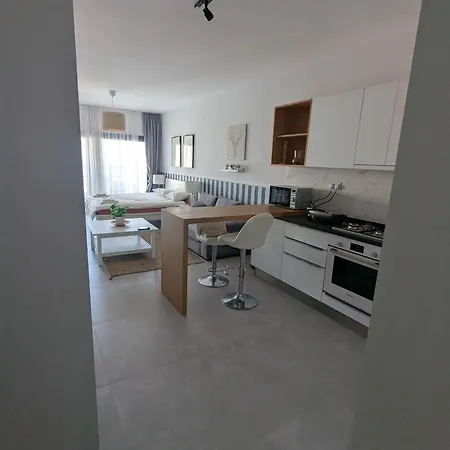 Caesar Blue Sea View Апартаменти *